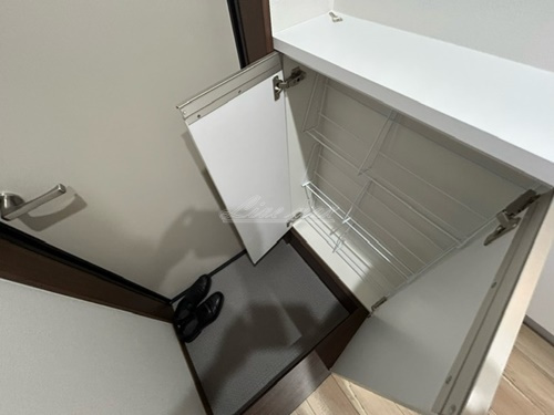 【玄関】ＨＯＬＬＹＳ ＹＯＫＯＨＡＭＡ