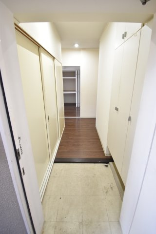 あみだ池ハイツの玄関