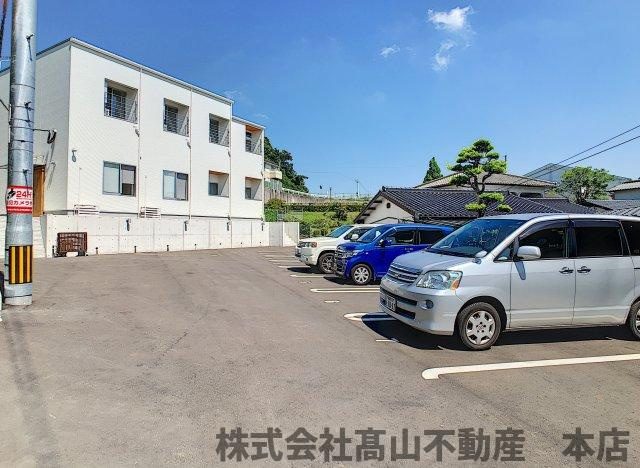 宗像市赤間１丁目のアパートの駐車場