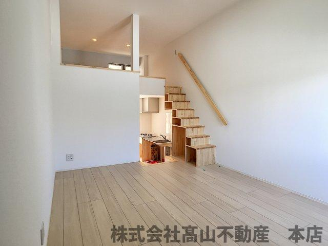 宗像市赤間１丁目のアパートの居間・リビング
