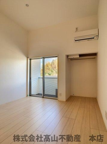宗像市赤間１丁目のアパートの居間・リビング
