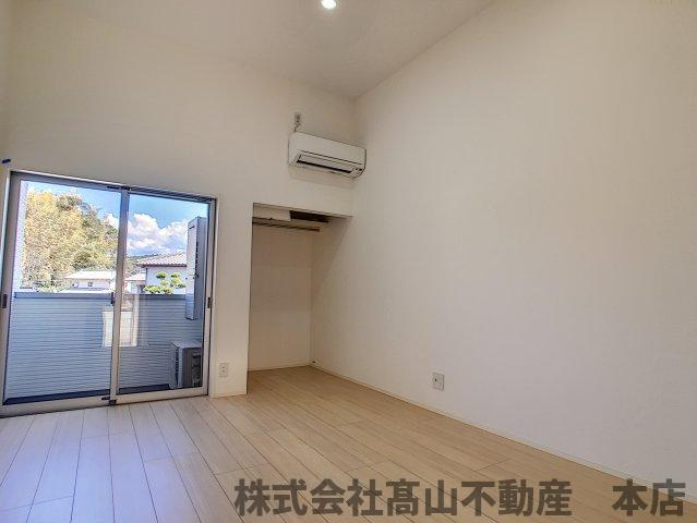 宗像市赤間１丁目のアパートの居間・リビング