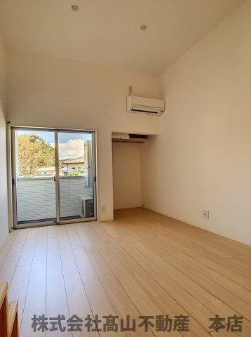 宗像市赤間１丁目のアパートの居間・リビング