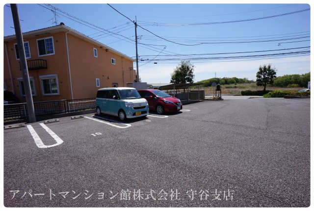 カサベルデBの駐車場
