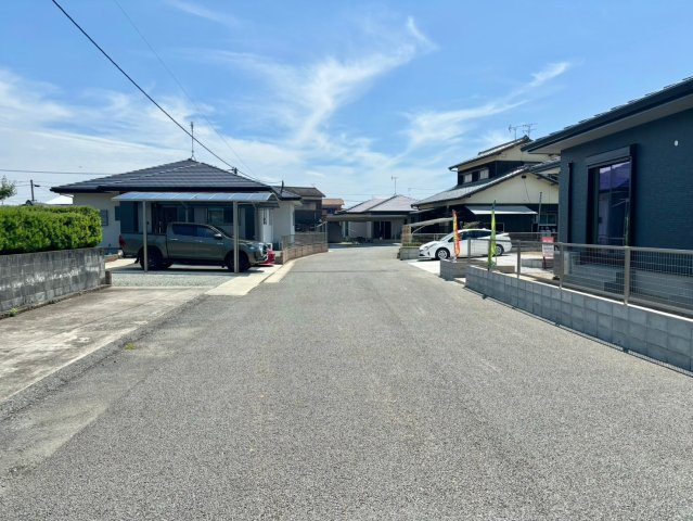大川市大字三丸の新築一戸建の前面道路含む現地写真