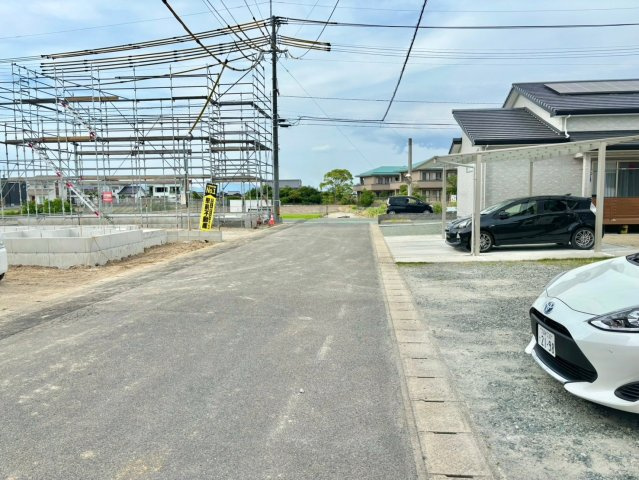 大川市大字三丸の新築一戸建の前面道路含む現地写真
