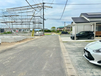 【前面道路含む現地写真】