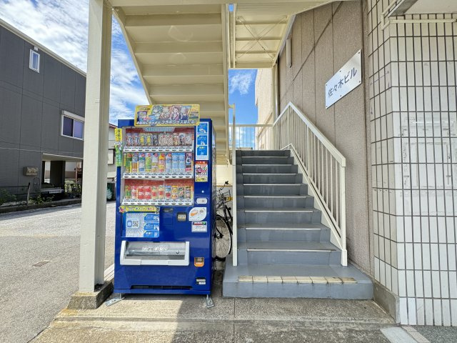 佐々木ビルのエントランス