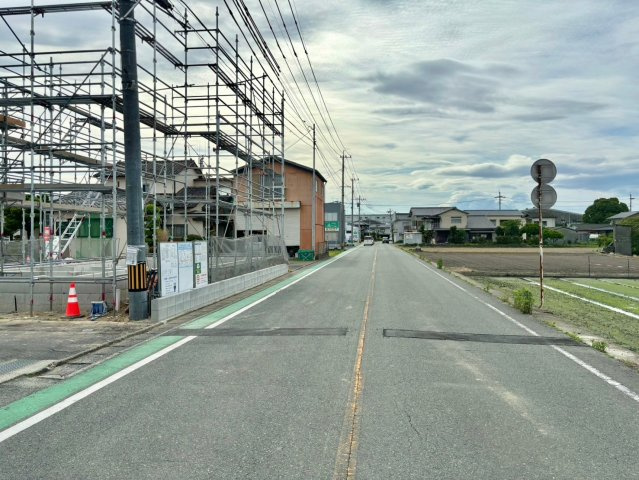 大川市大字三丸の新築一戸建の前面道路含む現地写真