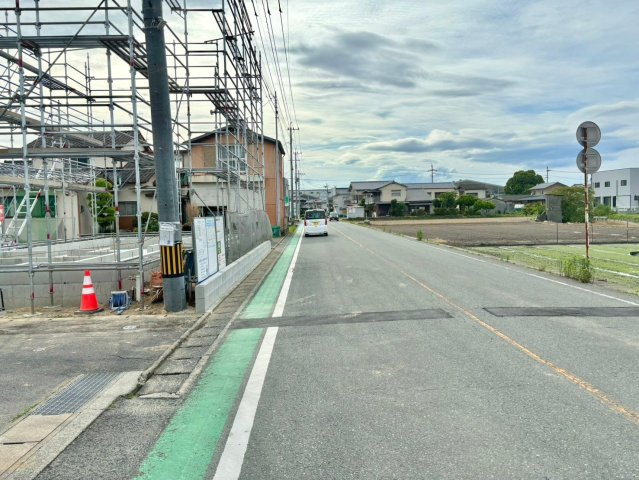 大川市大字三丸の新築一戸建の前面道路含む現地写真