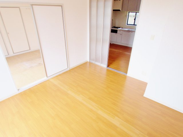 ツインズコートAの居間・リビング