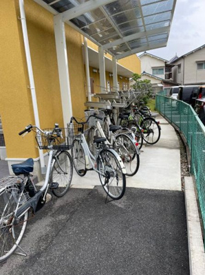 【駐輪場】 | 平成28年建築、オートロックも完備した一棟収益物件！