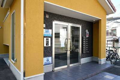 【エントランス】 | 平成28年建築、オートロックも完備した一棟収益物件！