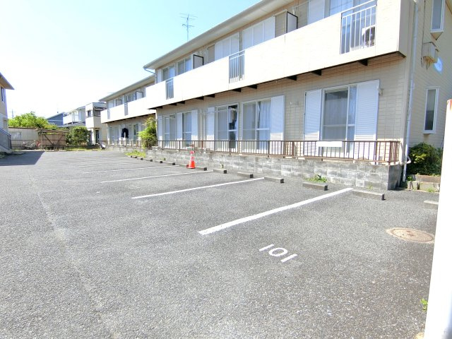 パルテール市川の駐車場