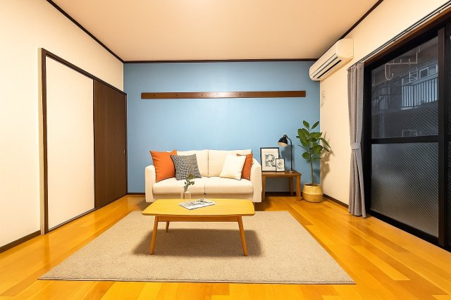 ラブリーローズの居間・リビング|デジタルホームステージング