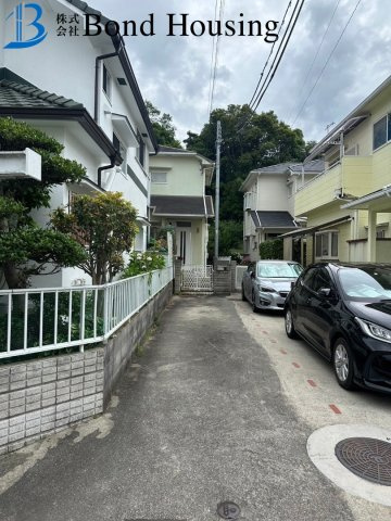 LDK16帖 全居室6帖以上 伊川谷町潤和　中古戸建の駐車場