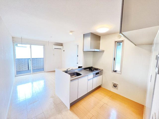 ロイヤルガーデンスタシオンのキッチン|※別部屋参考写真