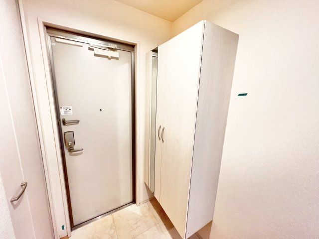 ロイヤルガーデンスタシオンの玄関|※別部屋参考写真