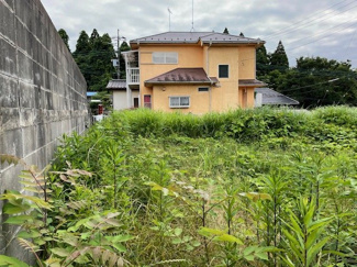 【外観】 | 千葉市緑区高津戸町　南東側駐車場　37坪　更地　
隣接の建物とも離れており、通風も良好。