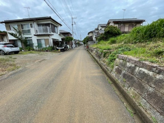 【前面道路含む現地写真】 | 千葉市緑区高津戸町　南東側駐車場　37坪　更地　
静かな住宅環境のため、落ち着いた生活がしたい方におすすめ