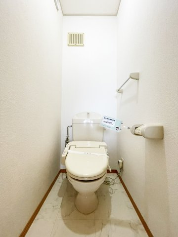 ファミール三軒屋　Ｂ棟のトイレ