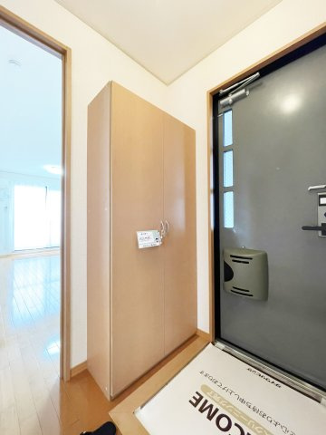 ファミール三軒屋　Ｂ棟の玄関