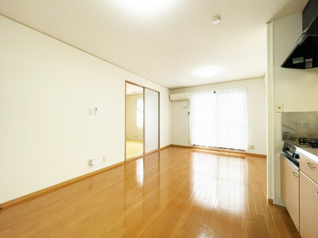 ファミール三軒屋　Ｂ棟の居間・リビング