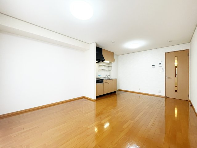 ファミール三軒屋　Ｂ棟の居間・リビング