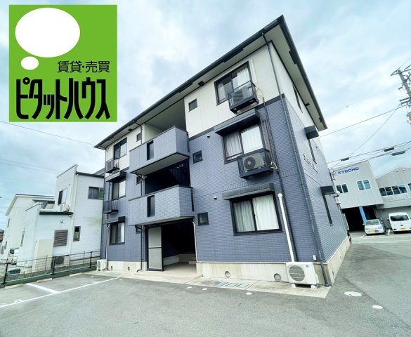 ファミール三軒屋　Ｂ棟の外観