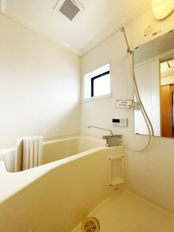 ファミール三軒屋　Ｂ棟の浴室