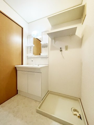 ファミール三軒屋　Ｂ棟の洗面所