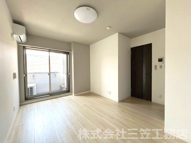 INOVE寝屋川の居間・リビング