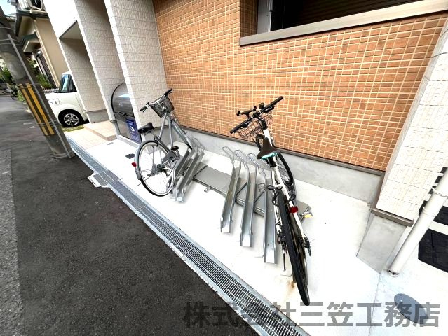 INOVE寝屋川の駐車場