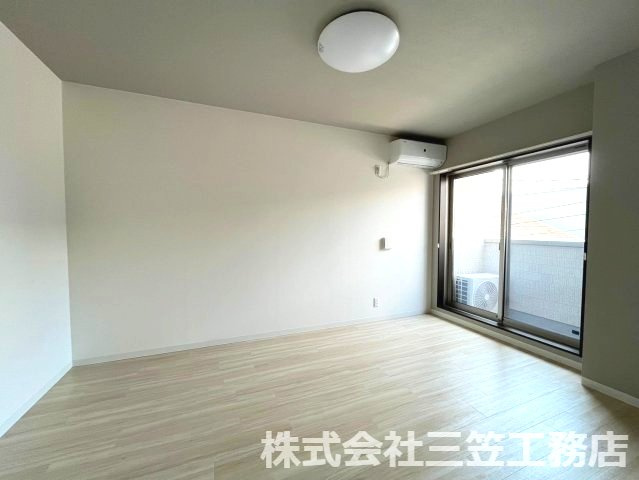 INOVE寝屋川の居間・リビング