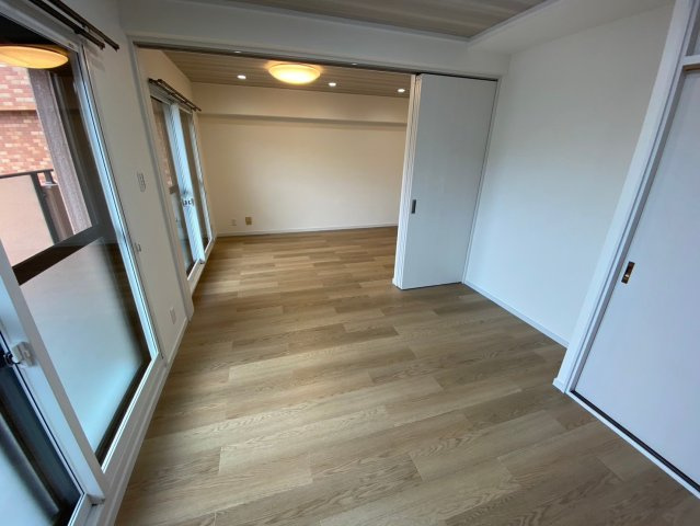 ライオンズマンション高針台の洋室|お掃除もラクチンなフローリングのお部屋です