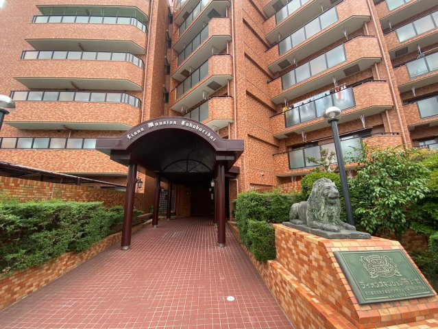 ライオンズマンション高針台の現況写真|レンガの外壁が気品と格調を演出