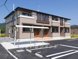安芸高田市吉田町山手のアパートの外観
