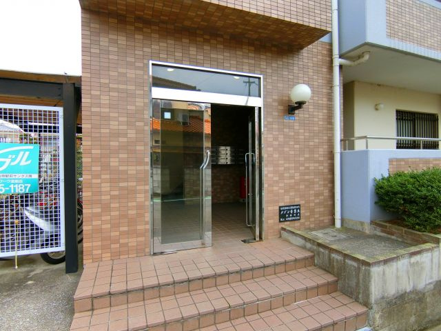 メゾン青葉丘のエントランス