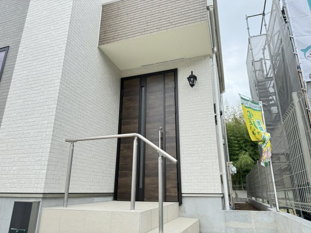 市川市国府台５丁目新築戸建【国府台小学校：2分】のエントランス|エントランス・玄関ポーチ
