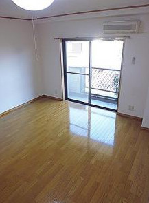 ヴィラコートはなみづきの居間・リビング|こちらのリビングで趣味の時間をお楽しみください