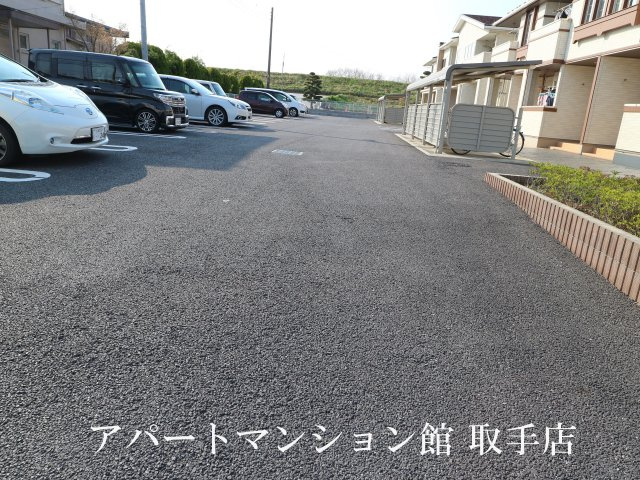 ステラルーチェⅣの駐車場