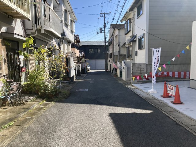北区衣笠鏡石町の前面道路含む現地写真