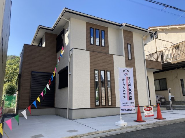 北区衣笠鏡石町の外観|現地写真です。間口広々！