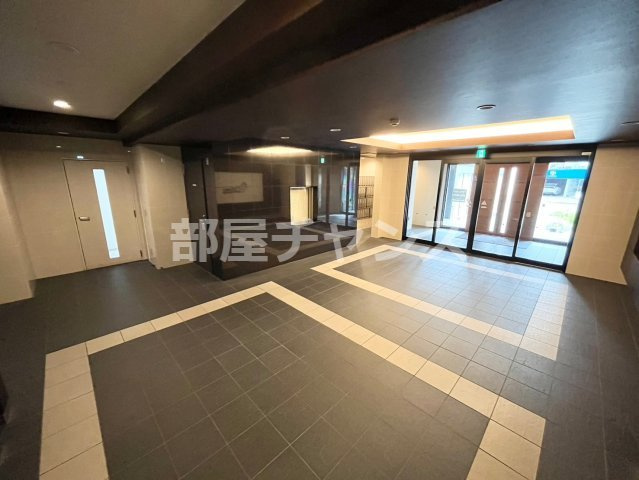 プレサンス栄ライズのロビー