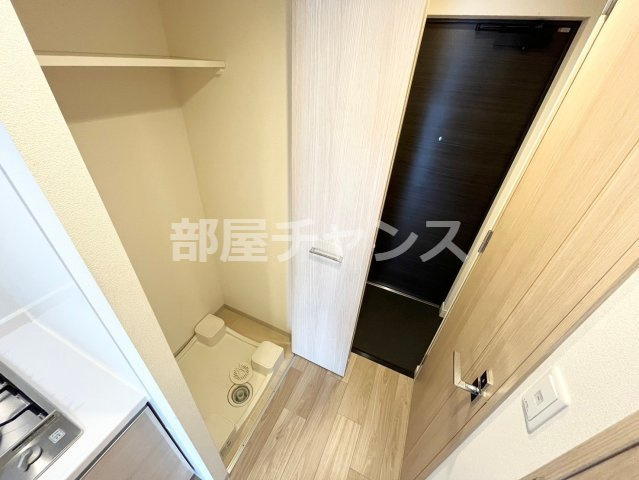 プレサンス栄ライズの玄関