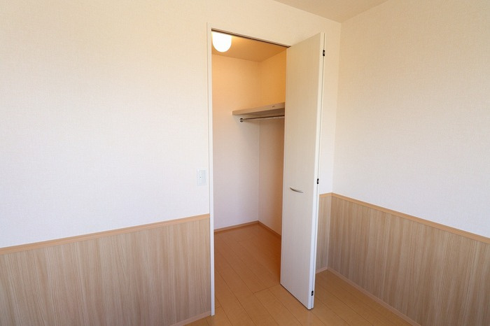 サニーウエル Aの収納|ウォークインクローゼット