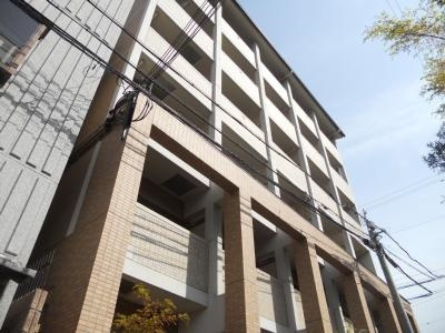 アクロス京都七条鴨川御苑の外観