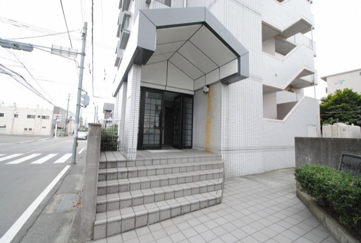 シャトレ今町のエントランス|清潔なエントランスです