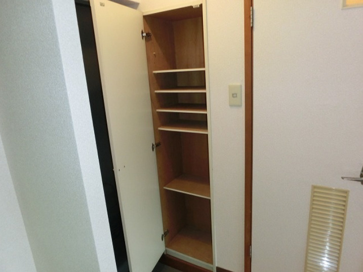 シャトレ今町の玄関|明るい玄関です