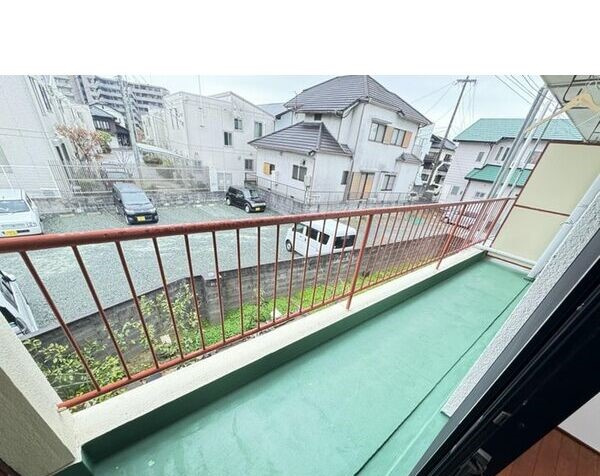津川アパートのバルコニー